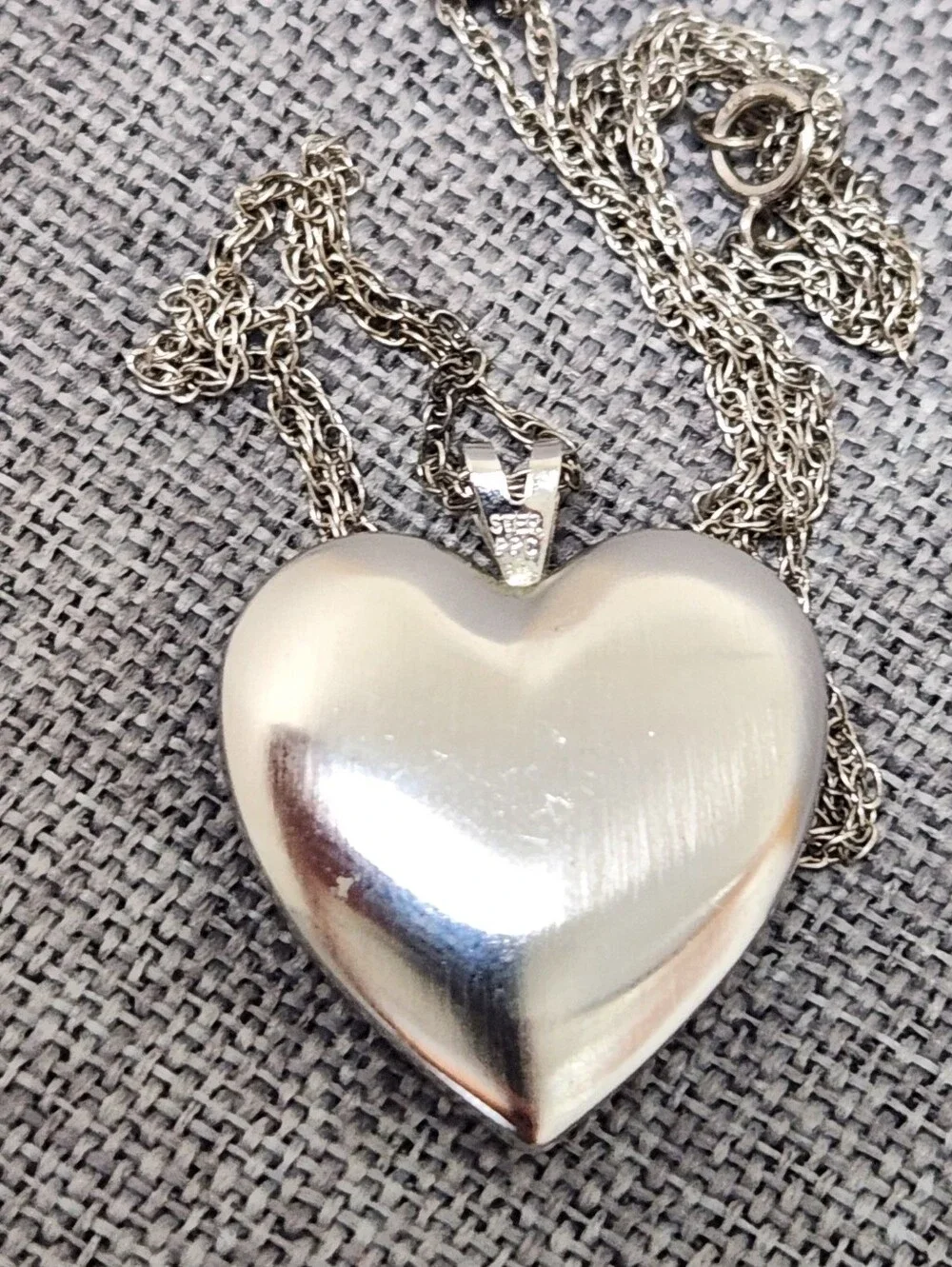 Grandma Sterling Silver Picture Locket & Chain. - Picture 4 of 7